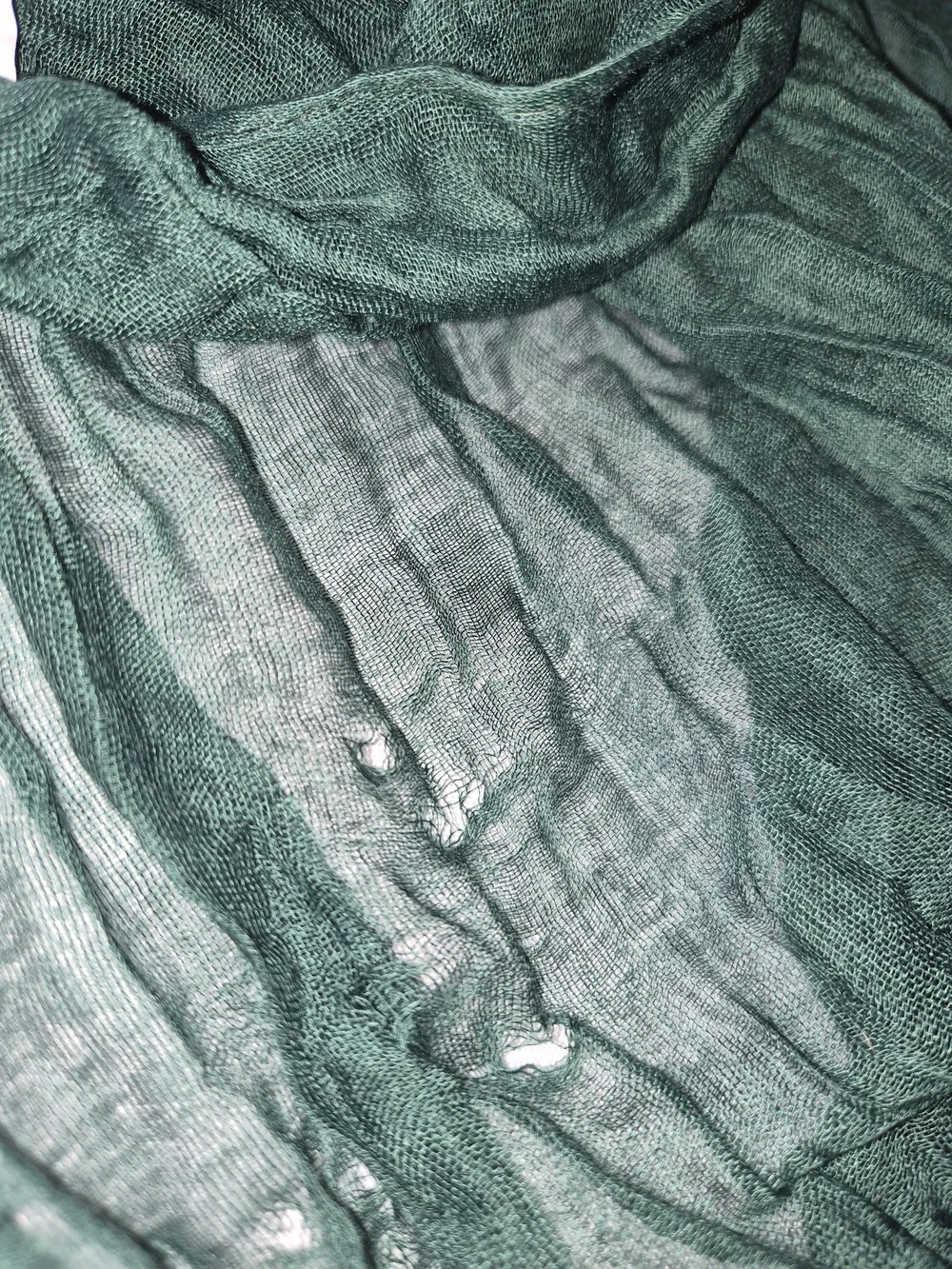 Crinkled Table Runners Emerald Green 12 Ct